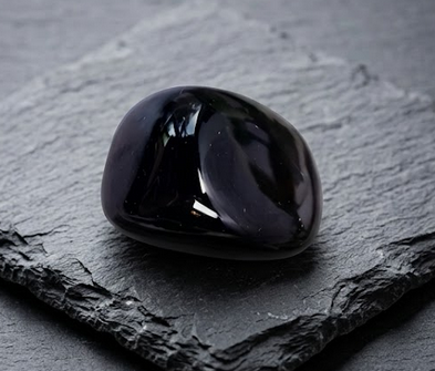 🖤 Obsidiana: Claridad Radical y Blindaje Energético